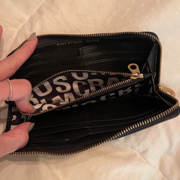 SOLD!!!Marc Jacobs Classic Q Wallet - Picture 5 of 11